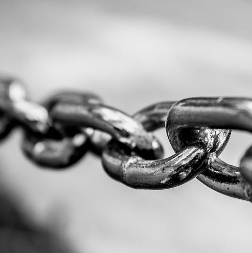 不可為圖方便而隨手使用起重鏈條做敲擊作業(yè)